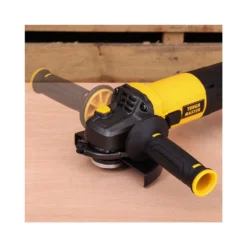 TOUGH MASTER® Corded Angle Grinder 125mm Grinding Disc 230V Handheld Electric Angle Grinder With Wrench, Auxillary Handle, Wheel Guard & 2 X Carbon Brushes - 900 Watts + 10Pc Cutting Discs -Home Tools tm ag125er 06